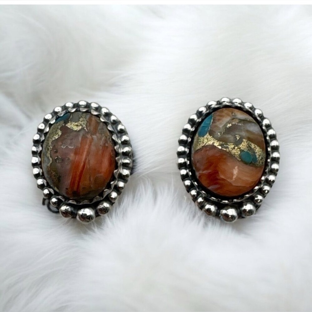 Kingman Turquoise and Oyster Stud Earrings in Solid 925 Sterling Silver